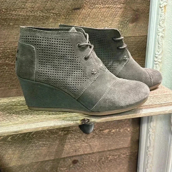 TOMS Women’s wedge ankle bootie size 8.5 - Picture 1 of 10